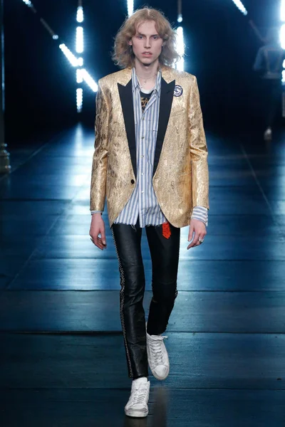 Look 77